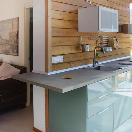 Spacious In With Garden