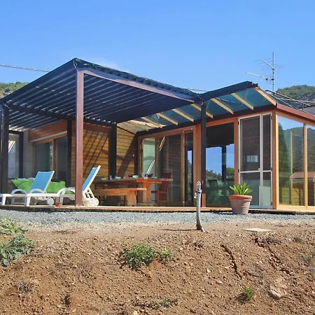 Spacious In With Garden Дом отдыха